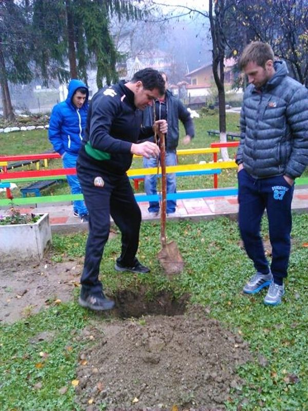 ДА ЗАСАДИМ ДЪРВО - ДГ Слънчице - Велинград