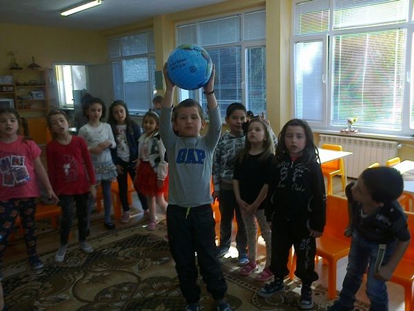 АКО ТЕ НЯМАШЕ ТЕБЕ ЗЕМЯТА - ГРУПА КОТАРАКЪТ В ЧИЗМИ - ДГ Слънчице - Велинград
